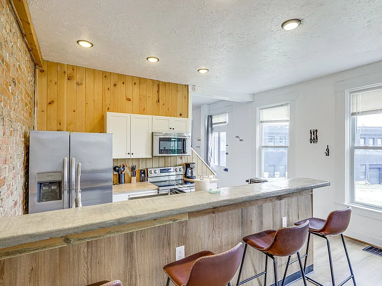 315 Mount Hope Ave — Photo 1