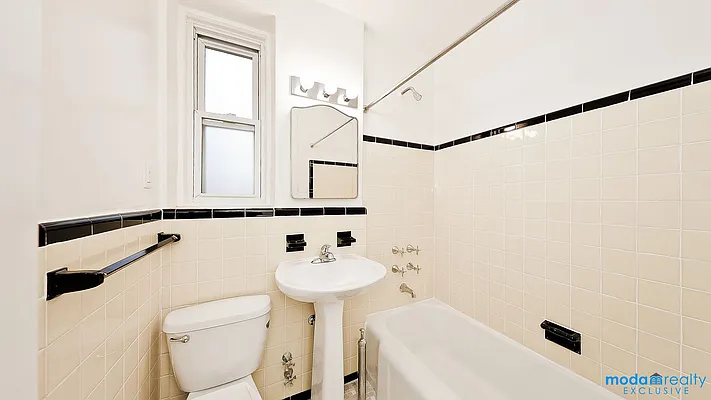 Rented by Moda Realty | media 15