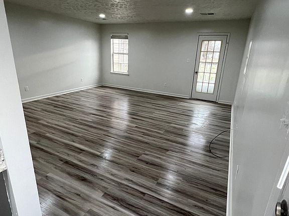 2nd image of 119 Morisch Rd