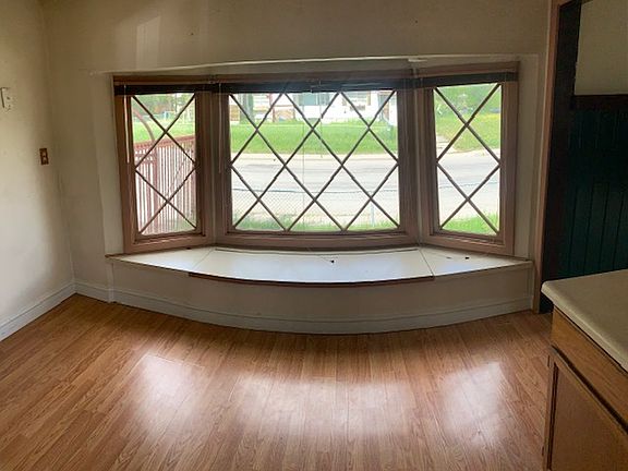 Kitchen / Dinning Room Window