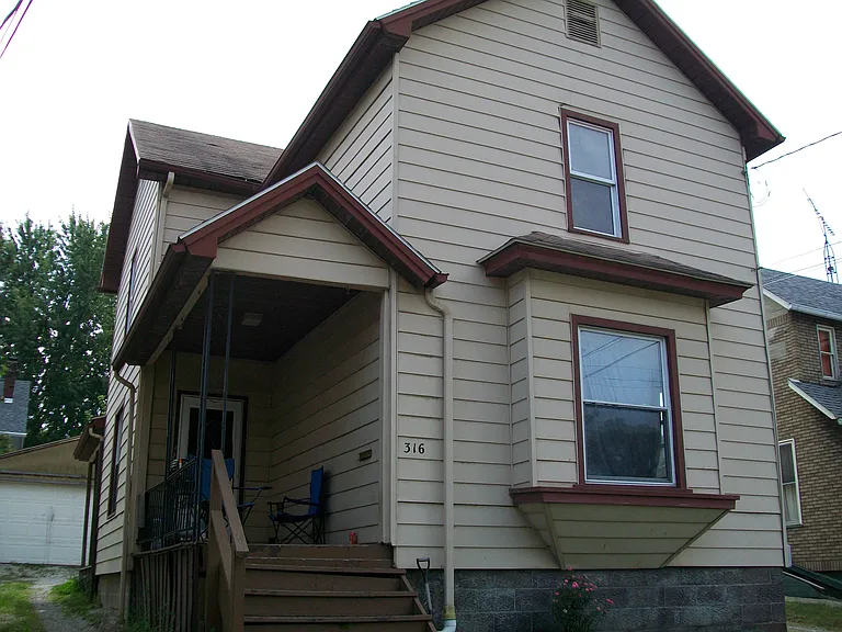 316 W Main St #HOUSE — Photo 1