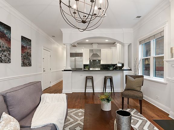 5th image of 2621 N Wilton Ave #2