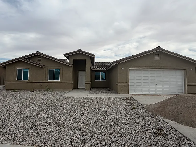 7215 E 44th Ln — Photo 14