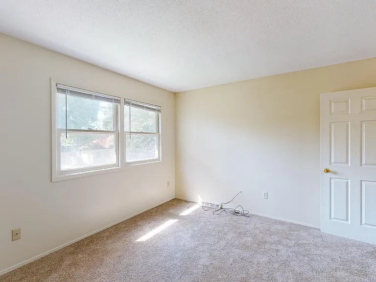 3103 E 7th St — Photo 11