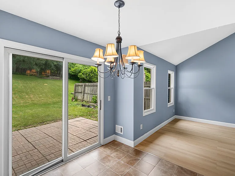 22 Lexington Dr — Photo 10