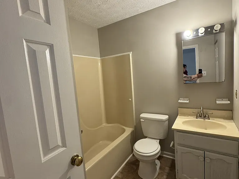 1149 Old Denbigh Blvd — Photo 6