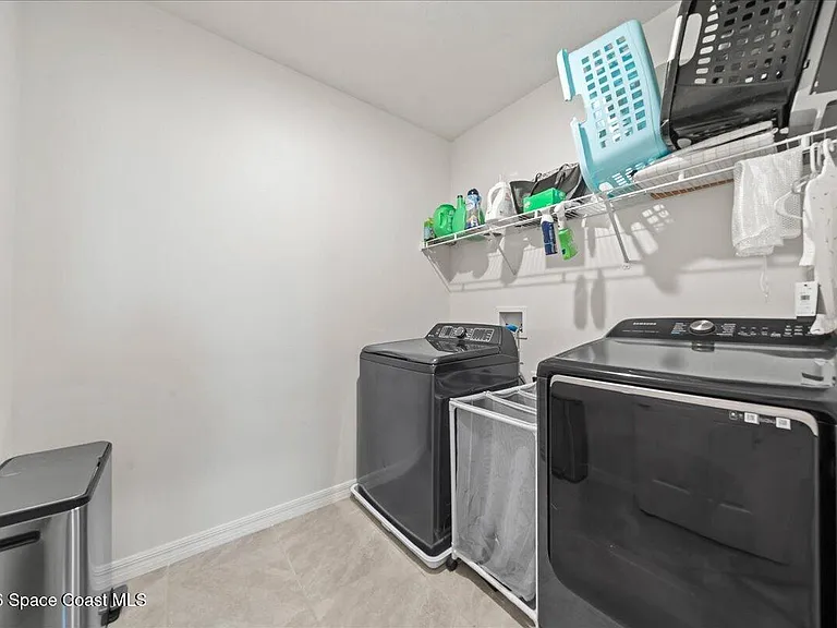 1927 Sloan Ct — Photo 20