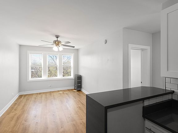 5th image of 1521 W Sherwin Ave #607