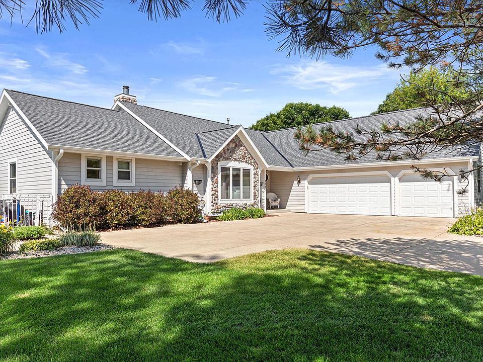 800 Oconomowoc Pkwy, Oconomowoc, WI 53066 Zillow