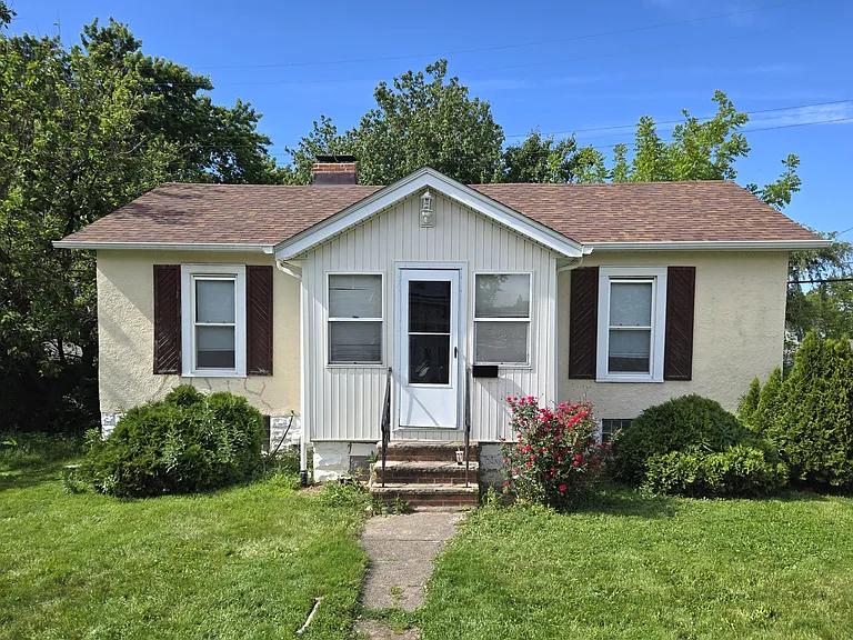 6902 Theota Ave — Photo 1