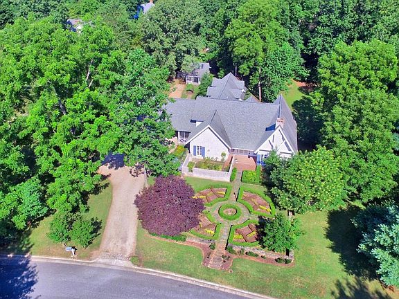 2nd image of 1941 Royal Oak Dr