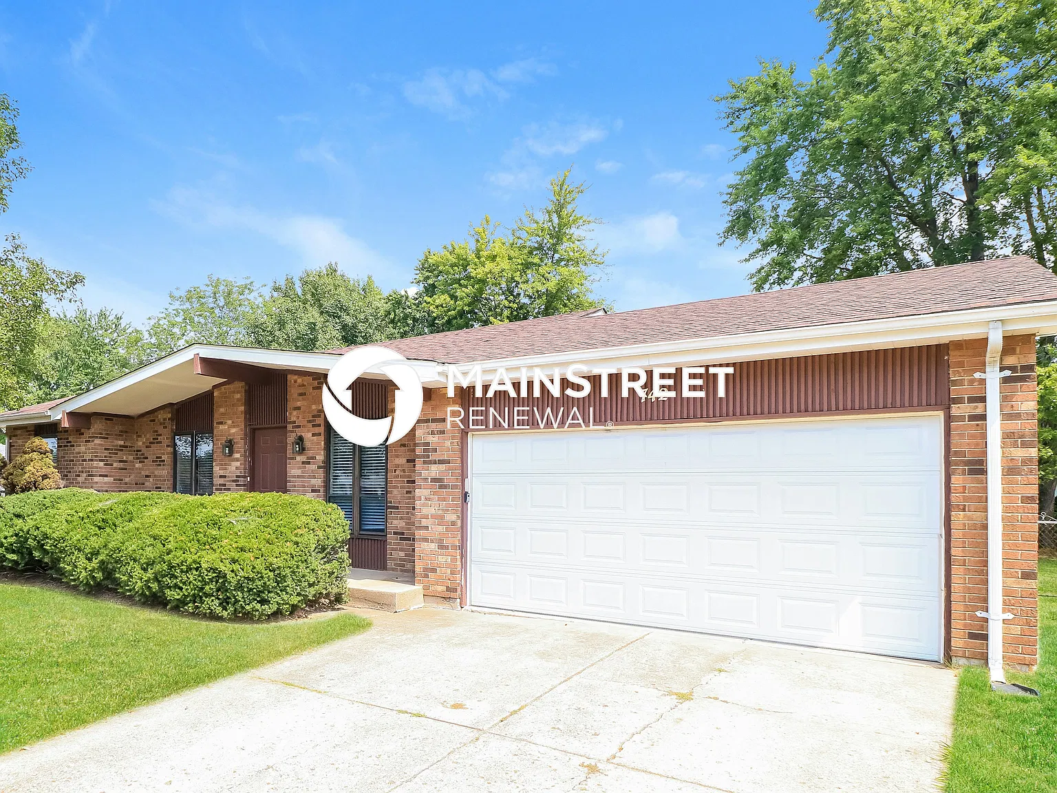 742 Doyne Dr — Photo 2