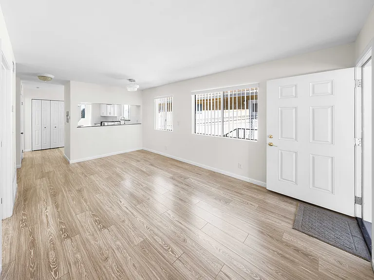 10225 Fernglen Ave #1/2 — Photo 4