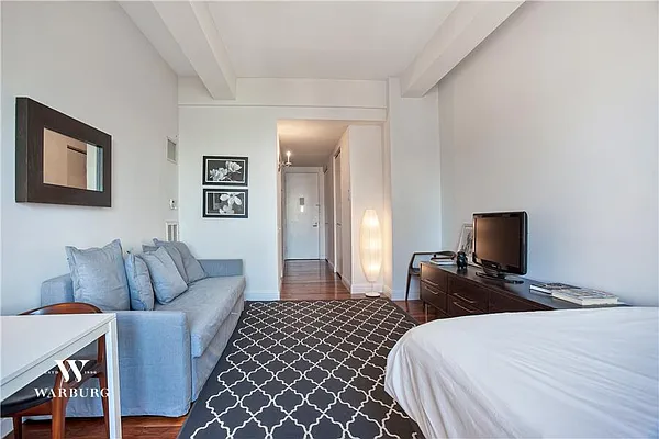 Rented by Warburg | media 30