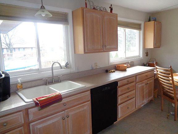 5th image of 2952 Continental Dr