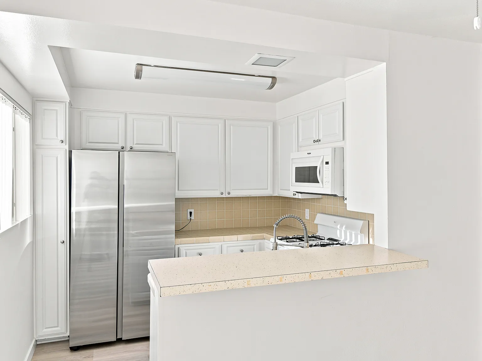 2 bed, 975 sqft, $2,295 — Photo 3