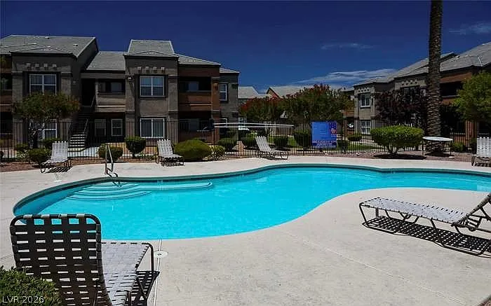 2 bed, 2.0 bath, 1024 sqft, $1,295 — Photo 2