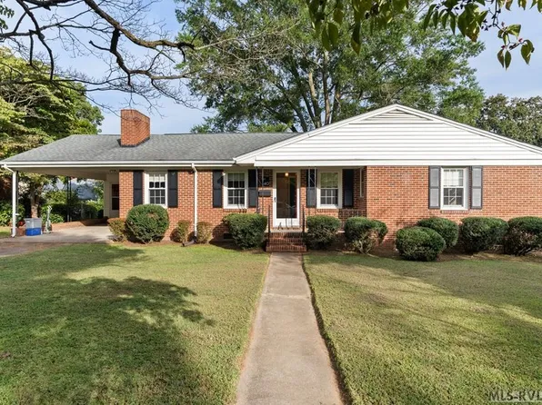 40 Cedar St, Roanoke Rapids, NC 27870