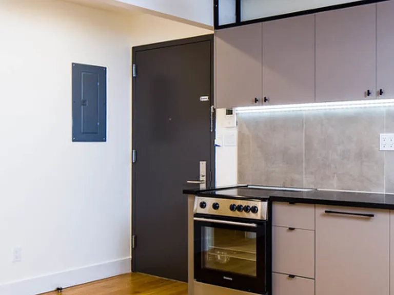 620 Parkside Ave #3D — Photo 2