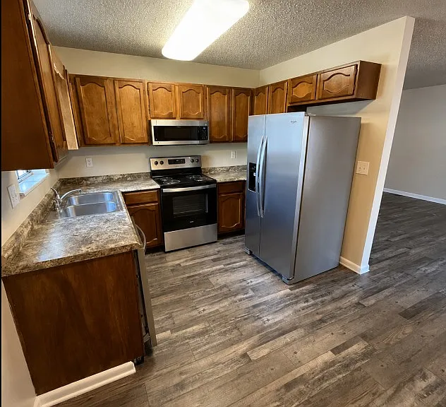 4123 Central St — Photo 10