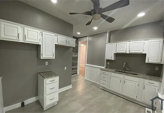 2nd image of 2412 W Jefferson St