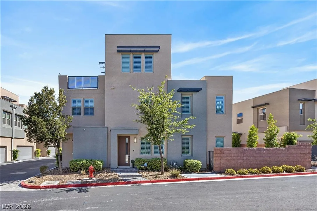 4 bed, 2.5 bath, 2298 sqft, $4,200 — Photo 2