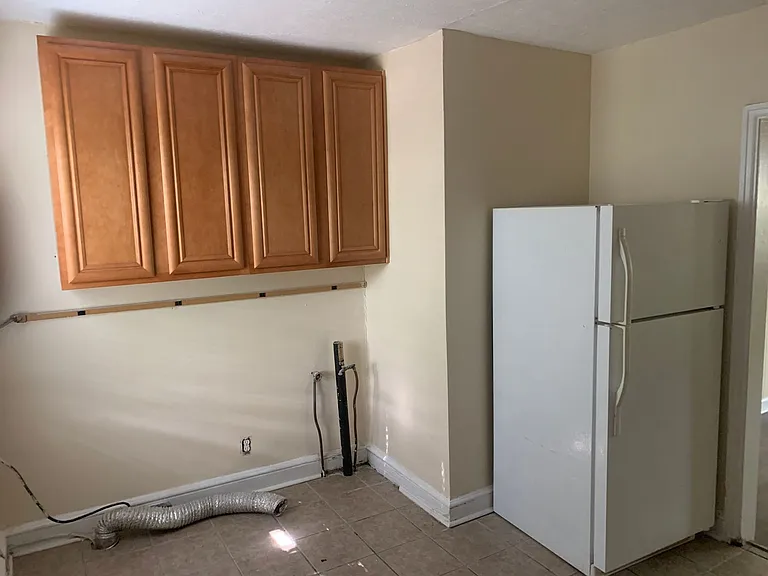 807 Stewart St — Photo 4