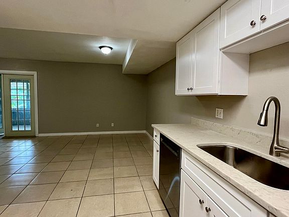 3rd image of 942 W Millard Ct