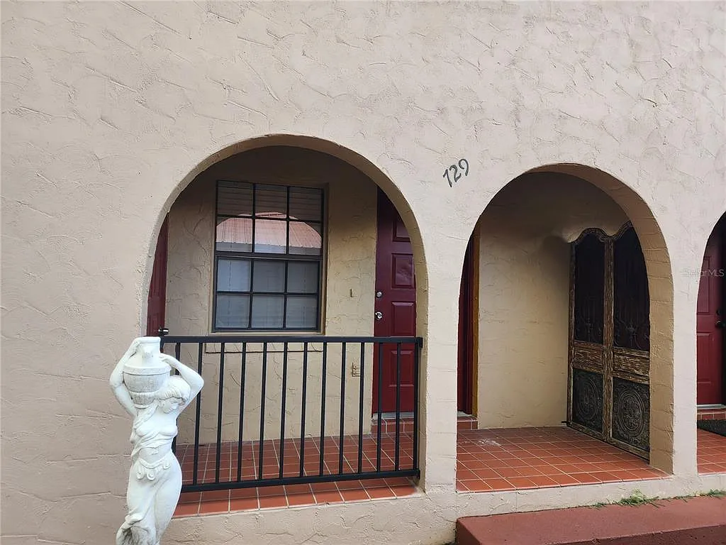 2 bed, 1.0 bath, 3264 sqft, $1,325 — Photo 2