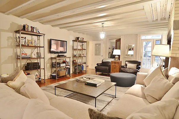 Rented by Park Property Advisors | media 14