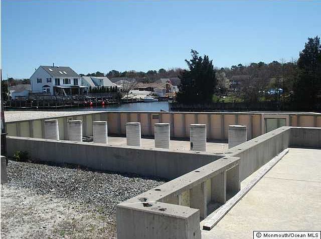 2nd image of 433 Laurel Blvd