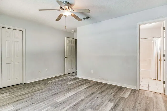 907 Catskill Ln — Photo 24