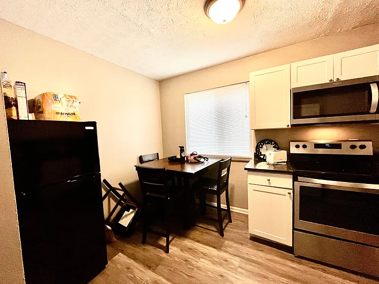 1235 Summit St #B — Photo 7