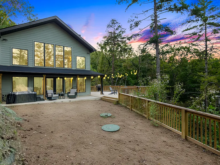 914 Hickory Dr — Photo 3