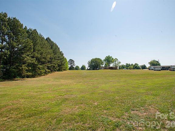 5th image of 2462 & 2464 Leonhardt Rd