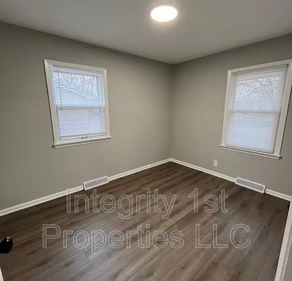 6305 N Highland Ave — Photo 3