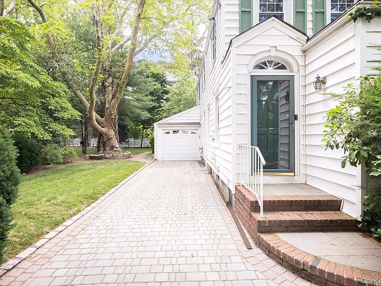 32 Chester Ave — Photo 2
