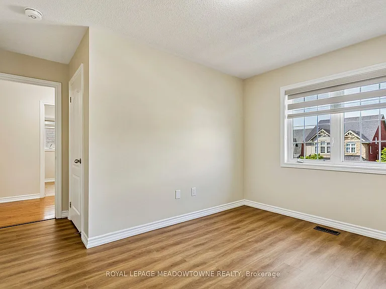 15 Learmont Ave #UPPER — Photo 31