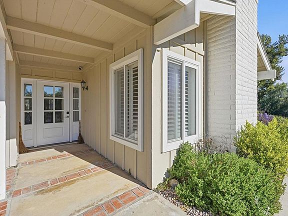 4th image of 929 Pepper Tree Ln