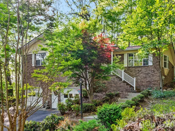 12 Steeplechase Ct, Hendersonville, NC 28791
