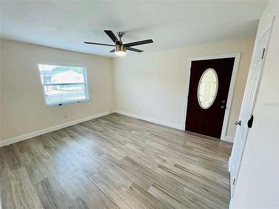 3rd image of 4512 Canna Dr