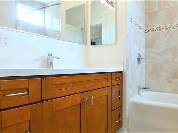 3rd image of 1045 Cabrillo St #6