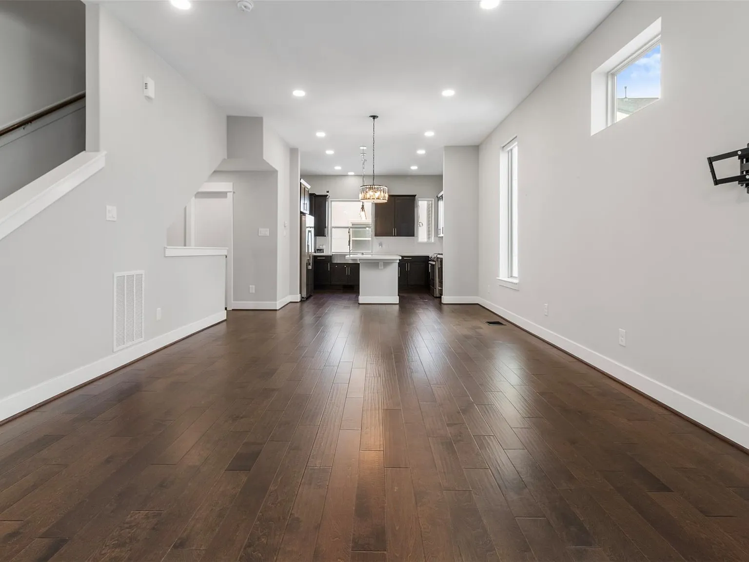3 bed, 3.5 bath, 1731 sqft, $2,350 — Photo 3