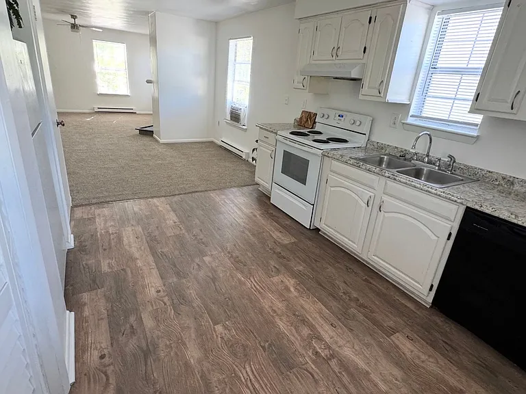 1014 E Balview Ave — Photo 2