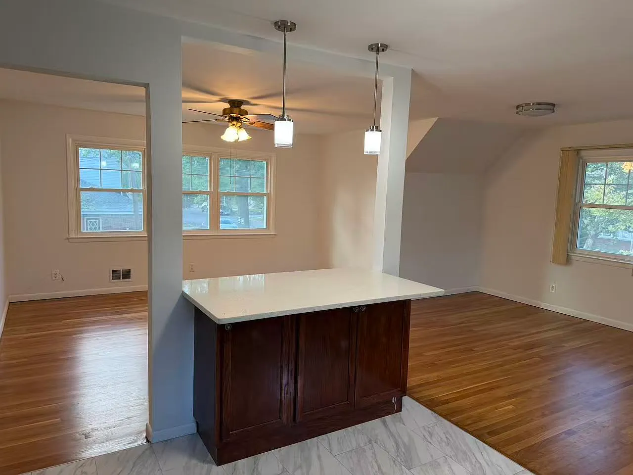 2 bed, 1000 sqft, $2,300 — Photo 2
