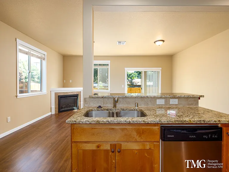 9807 NE 76th Way — Photo 37