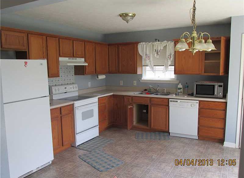 2nd image of 365 Chestnut St