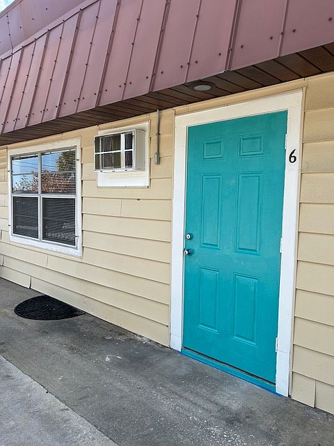 1st image of 4800 NE Blue Heron Ln APT 6