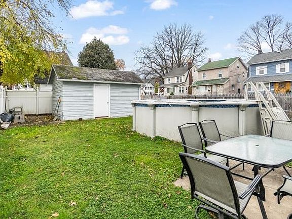 3rd image of 104 Waldo Ave