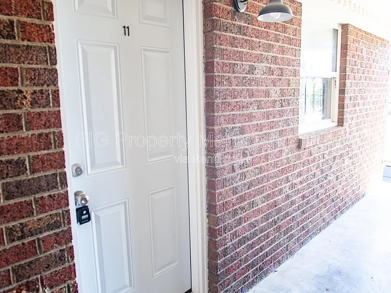 315 N Castle St #11 — Photo 10